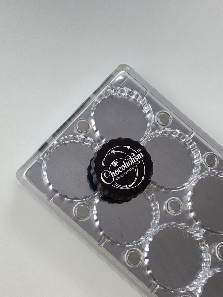 MMV 003 Large Round Magnetic Mould 50 MM + Logo Sheet Set