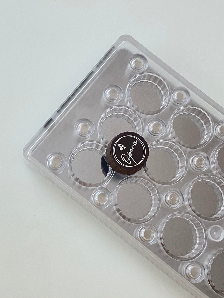 MMV 004 Small Round Magnetic Mould 32 MM + Logo Sheet Set