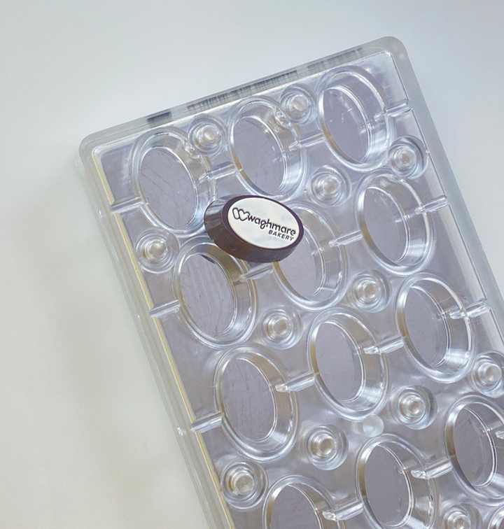 MMV 005 Oval Magnetic Mould 35 x 24 MM + Logo Sheet Set