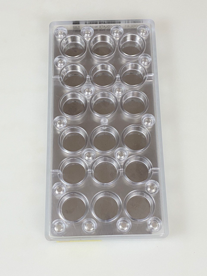 MMV 017 Round Magnetic Mould 36 x 27 MM + Logo Sheet Set