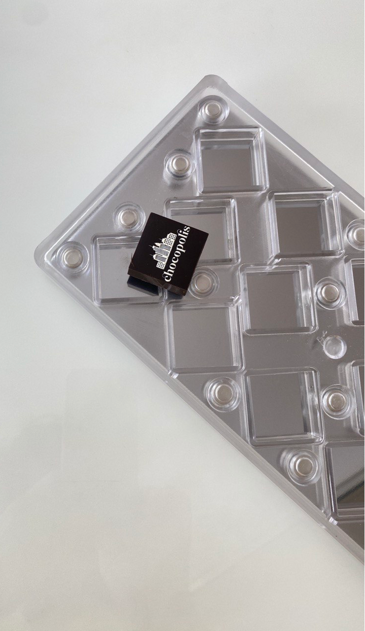 MMV 042 Square Magnetic Mould 30 x 30 MM + Logo Sheet Set