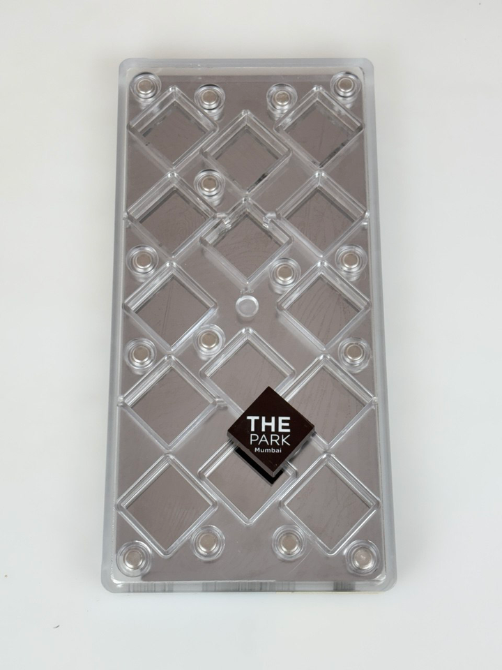 MMV 042 Square Magnetic Mould 30 x 30 MM + Logo Sheet Set