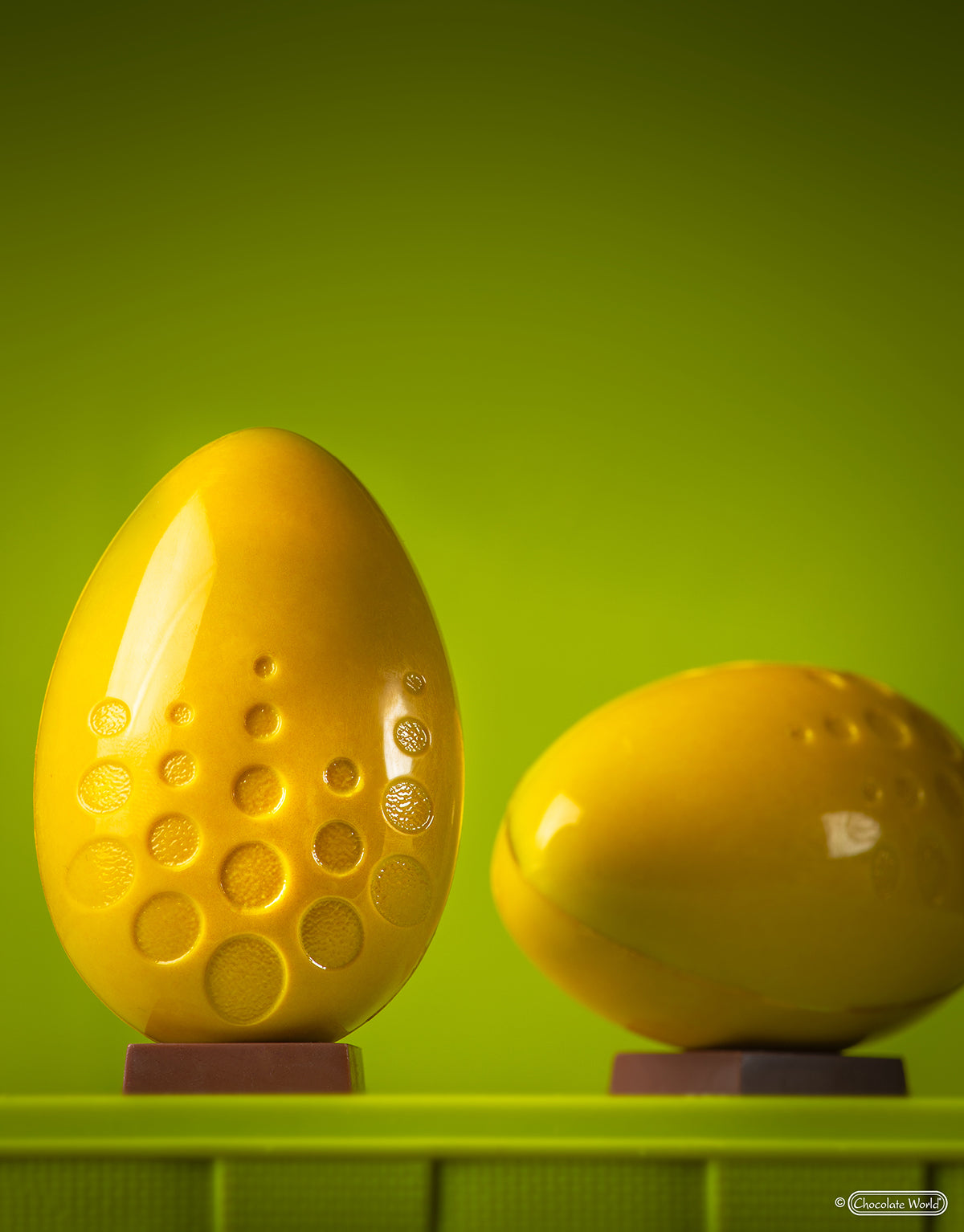 Chocolate World RM12108 / 45 g / 8 Cavities Polycarbonate Easter Egg Mould