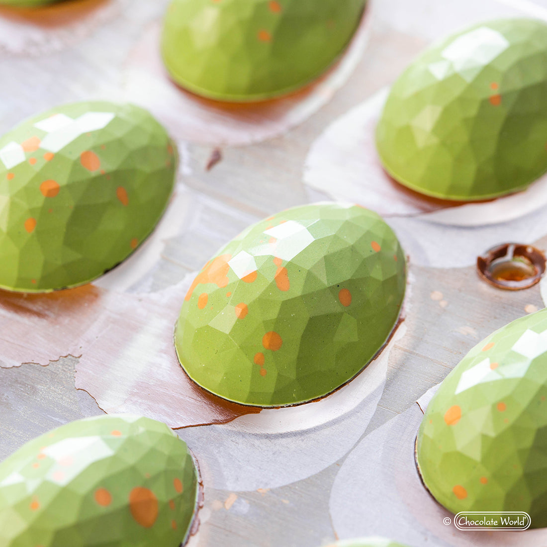 Chocolate World RM1891 / 5.5 g / 24 Cavities Polycarbonate Easter Egg