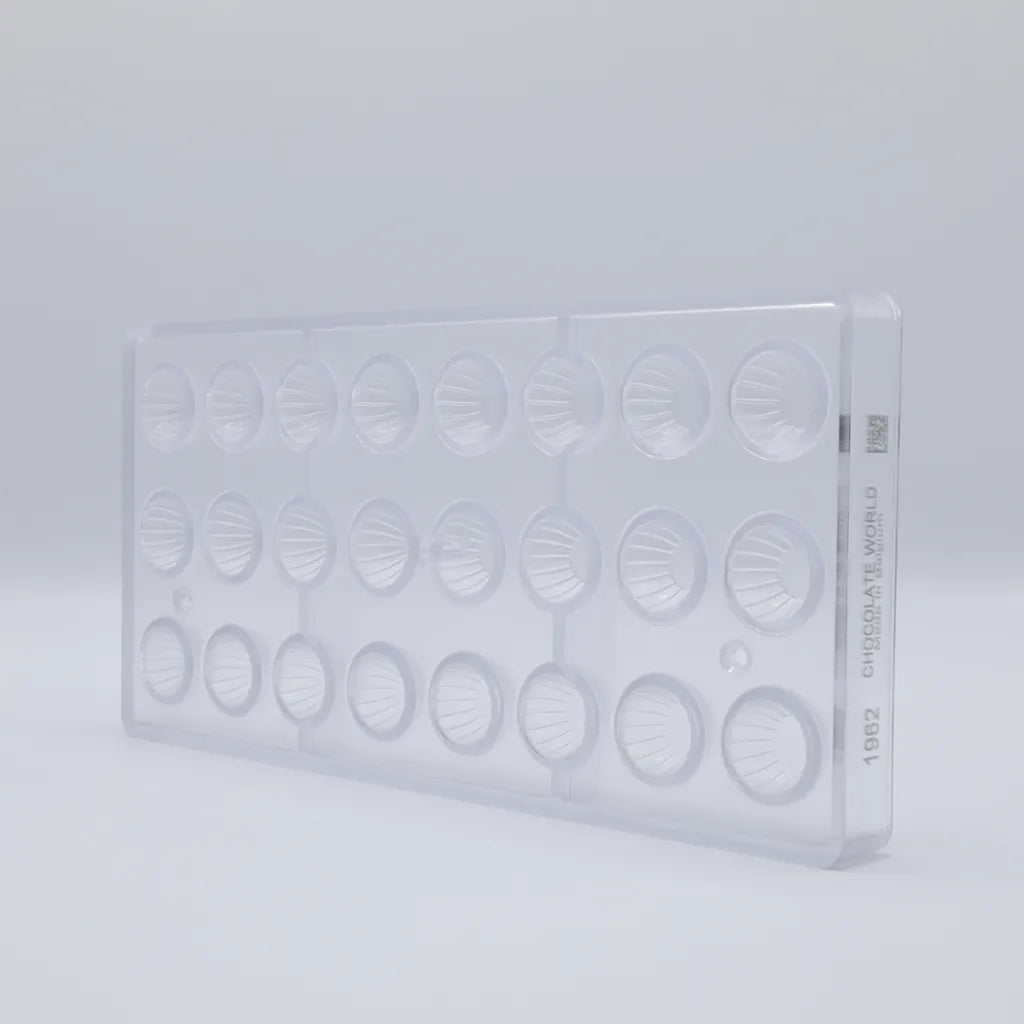 Chocolate World RM1962 / 10.5 g / 24 Cavities Polycarbonate Mould - Mangharam Chocolate Solutions