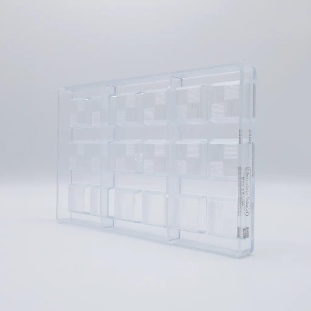 Chocolate World RM2359 / 13 g / 18 Cavities Polycarbonate Mould