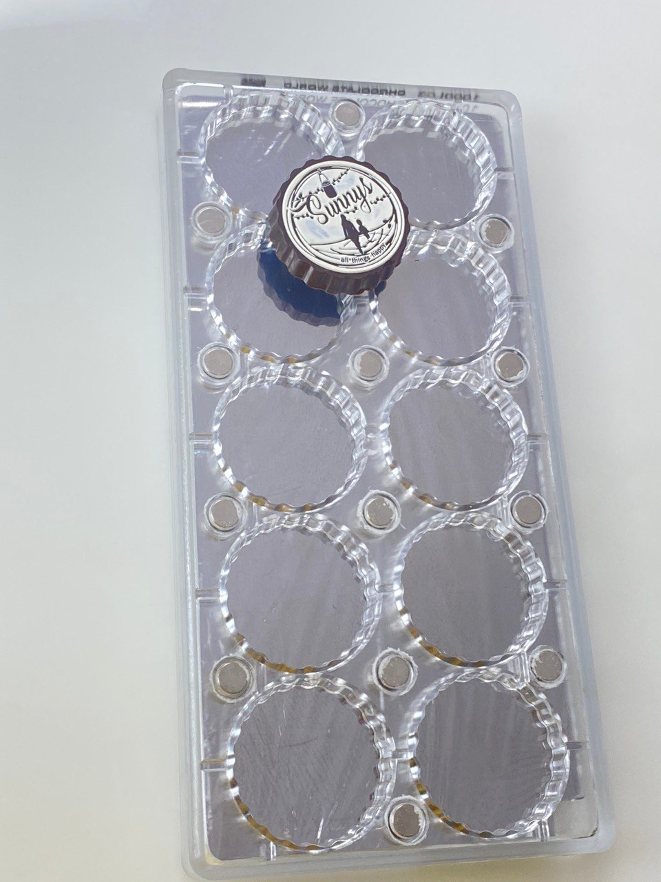 MMV 003 Large Round Magnetic Mould 50 MM + Logo Sheet Set