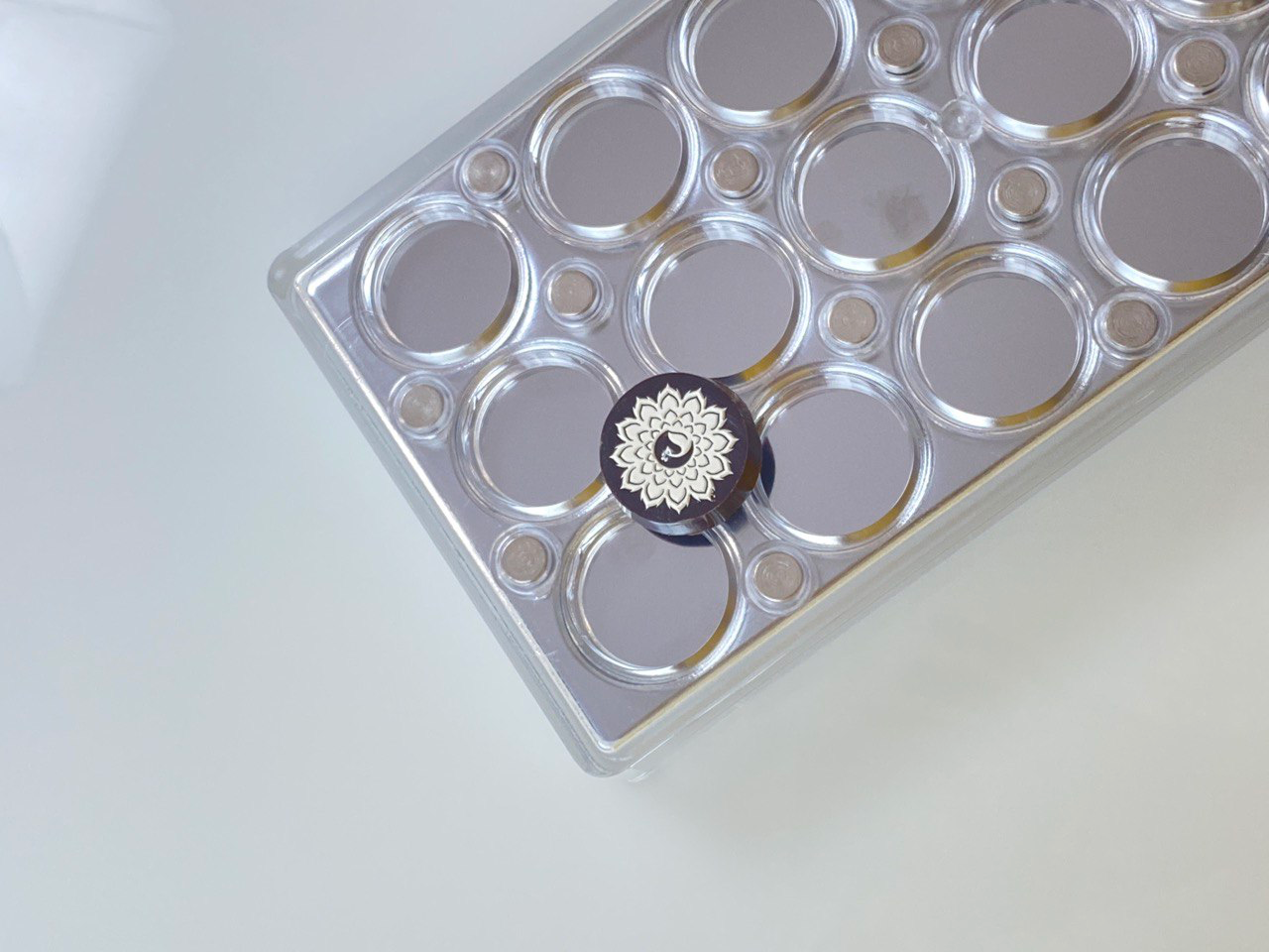 MMV 017 Round Magnetic Mould 36 x 27 MM + Logo Sheet Set