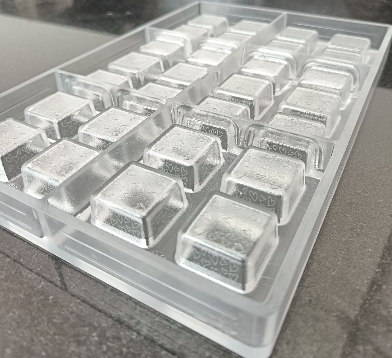 Hans Brunner RB9175  / 10 g / 28 cavities Polycarbonate Chocolate Mould