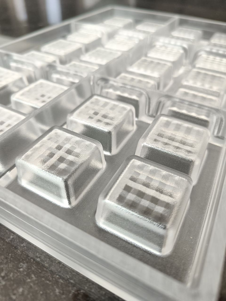 Hans Brunner RB9188 / 10 gr / 28 Cavities Polycarbonate Chocolate Mould