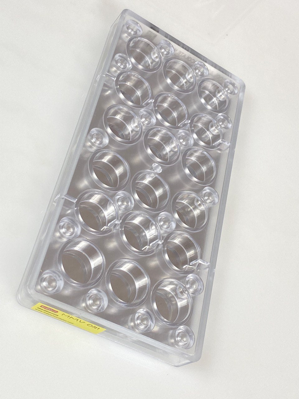 Chocolate World MMV041 / 12 gr / 18 cavities Polycarbonate Chocolate Mould