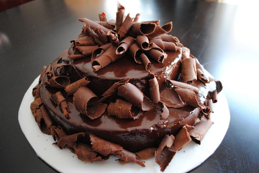 Delicious chocolate curls on a chocolate cake look tempting. ChocoMan Flaking Machine CF-01 - Mangharam Chocolate Solutions